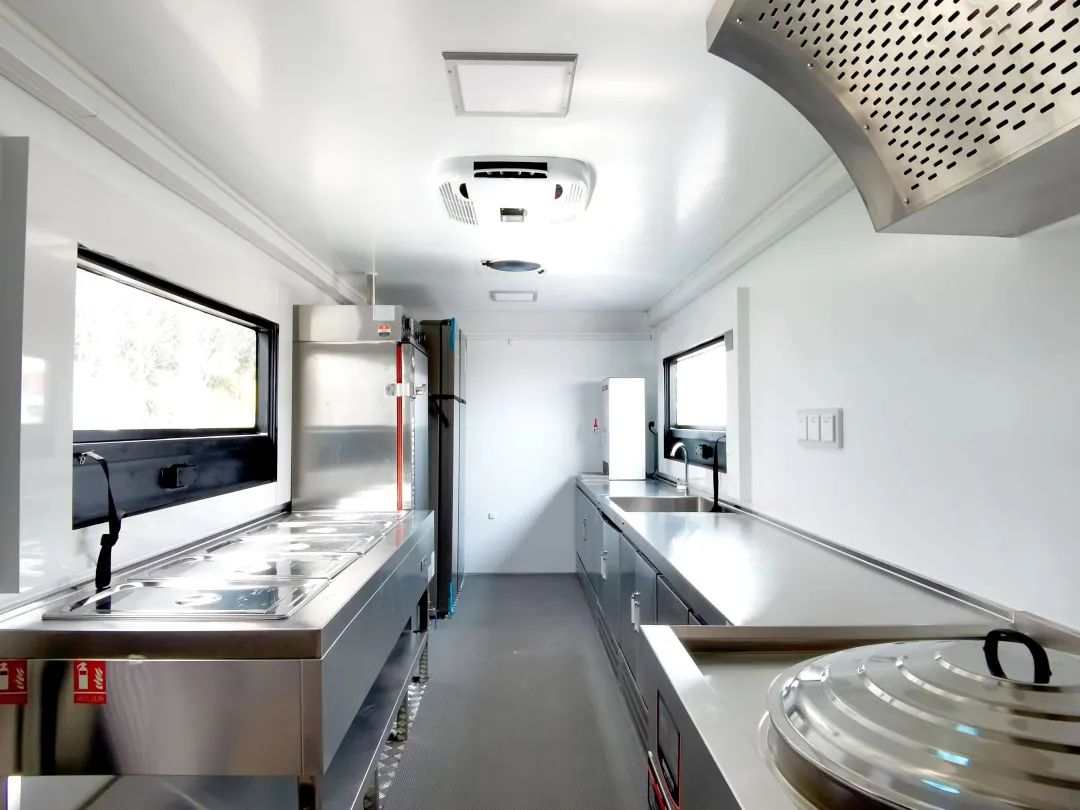 永利皇宫官网专用车亮相全球公共安全合作论坛（连云港），为全球普遍安全建设贡献力量