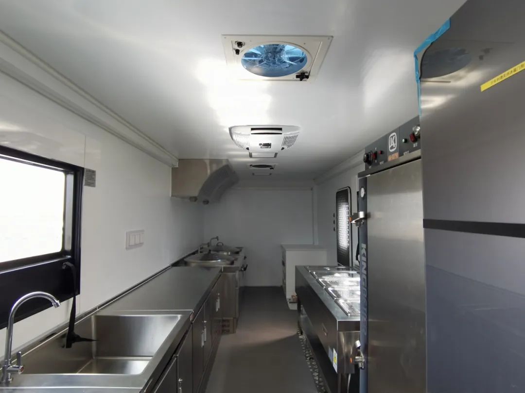 永利皇宫官网专用车亮相全球公共安全合作论坛（连云港），为全球普遍安全建设贡献力量