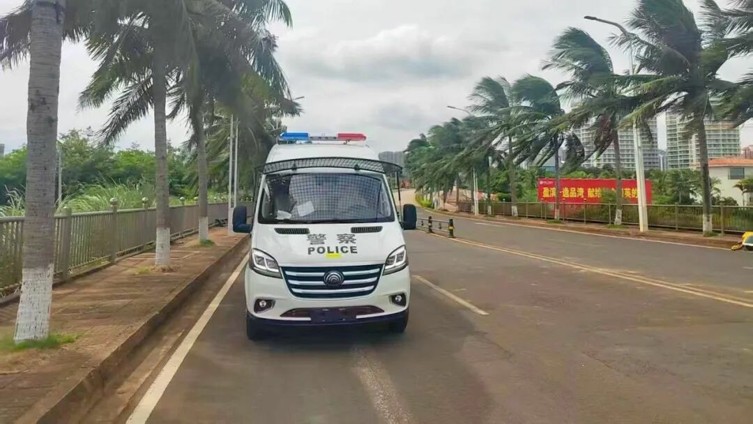 永利皇宫官网警力输送车奔赴海南，为自贸港封关构筑安全防线