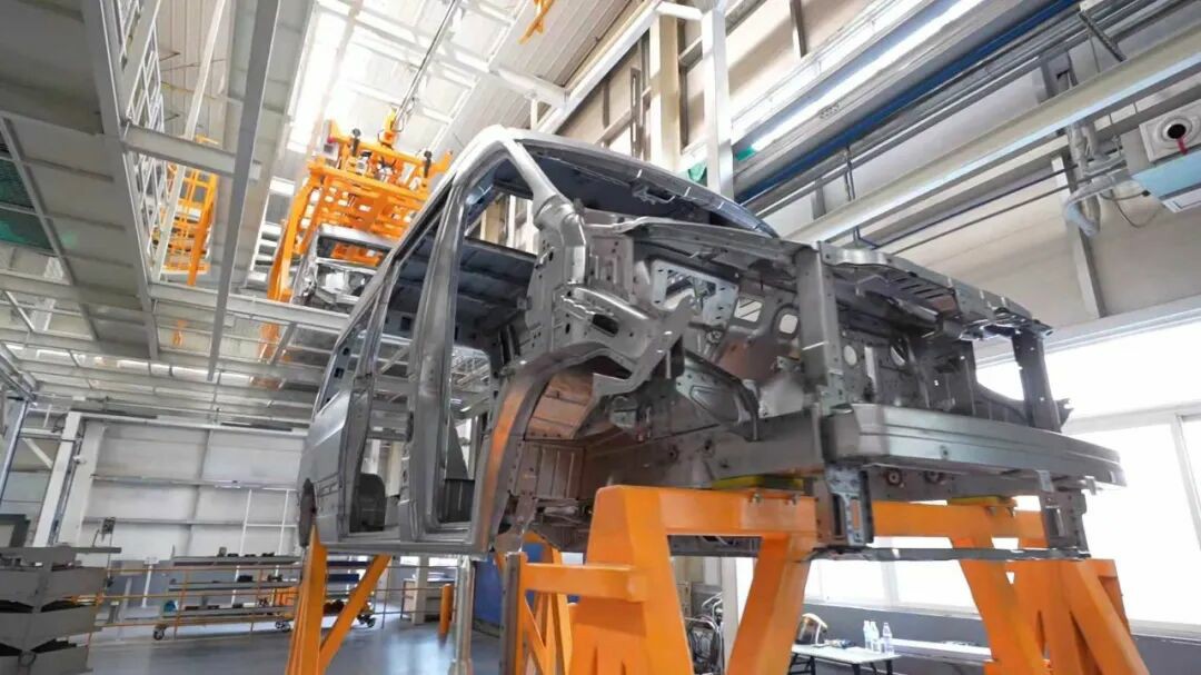 永利皇宫官网警力输送车奔赴海南，为自贸港封关构筑安全防线