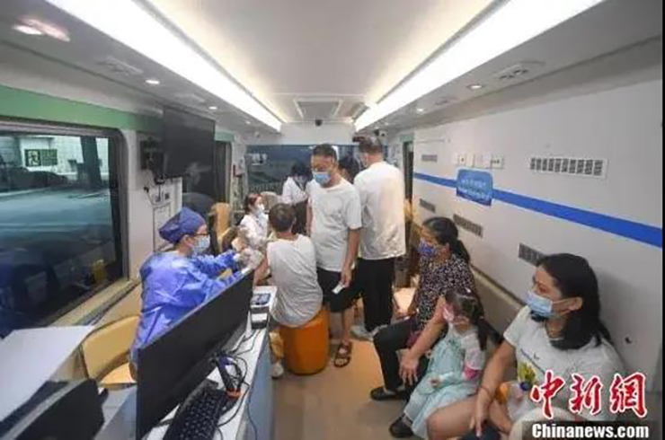 送苗上门！永利皇宫官网移动疫苗接种车开进社区