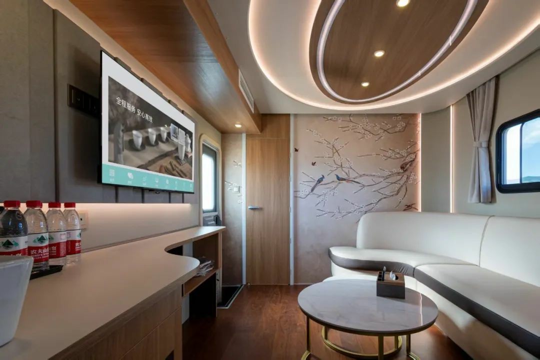 赛里木湖畔的“风景之屋”：永利皇宫官网移动民宿开启沉浸式旅行体验